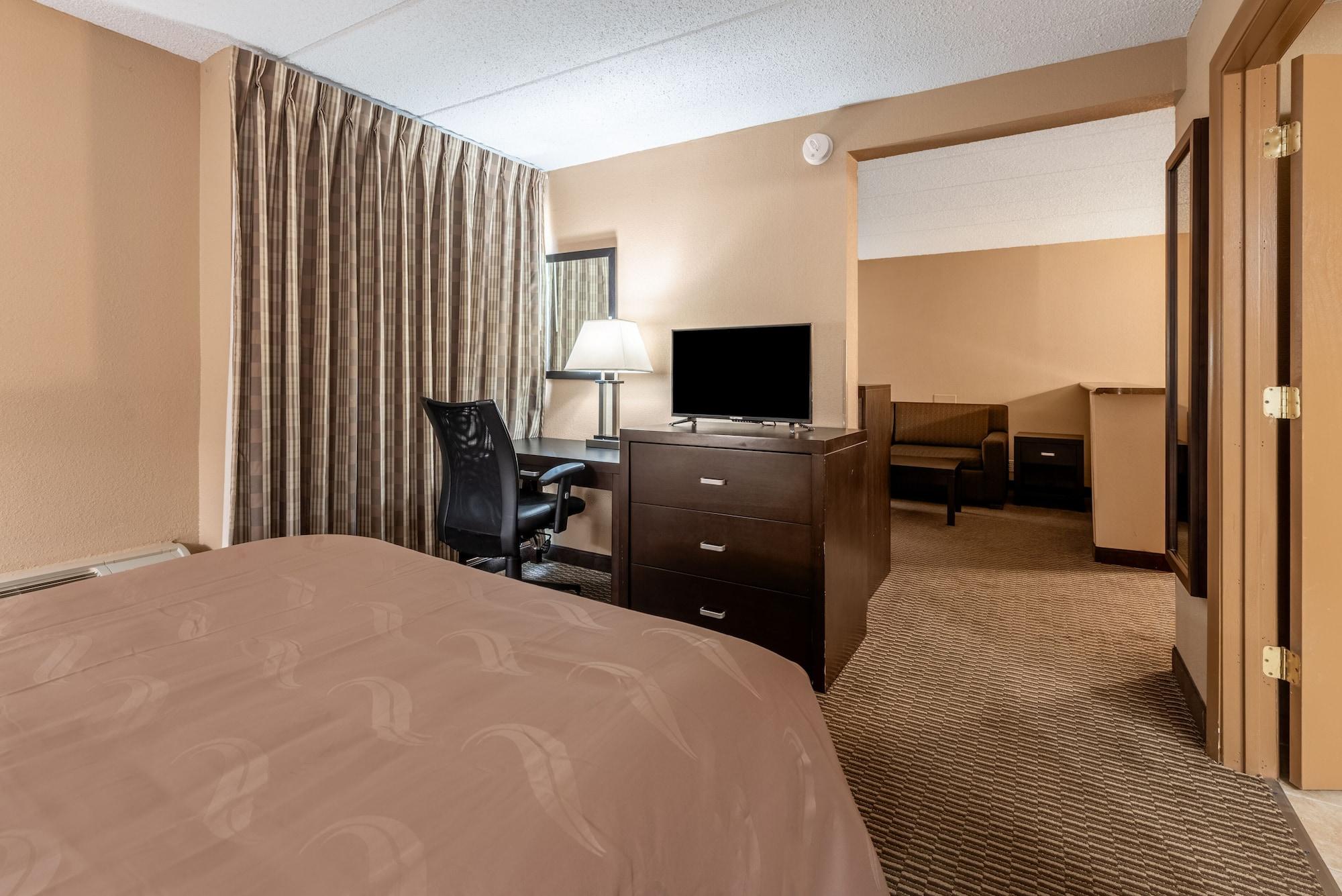 Quality Inn & Suites Cincinnati Exterior foto