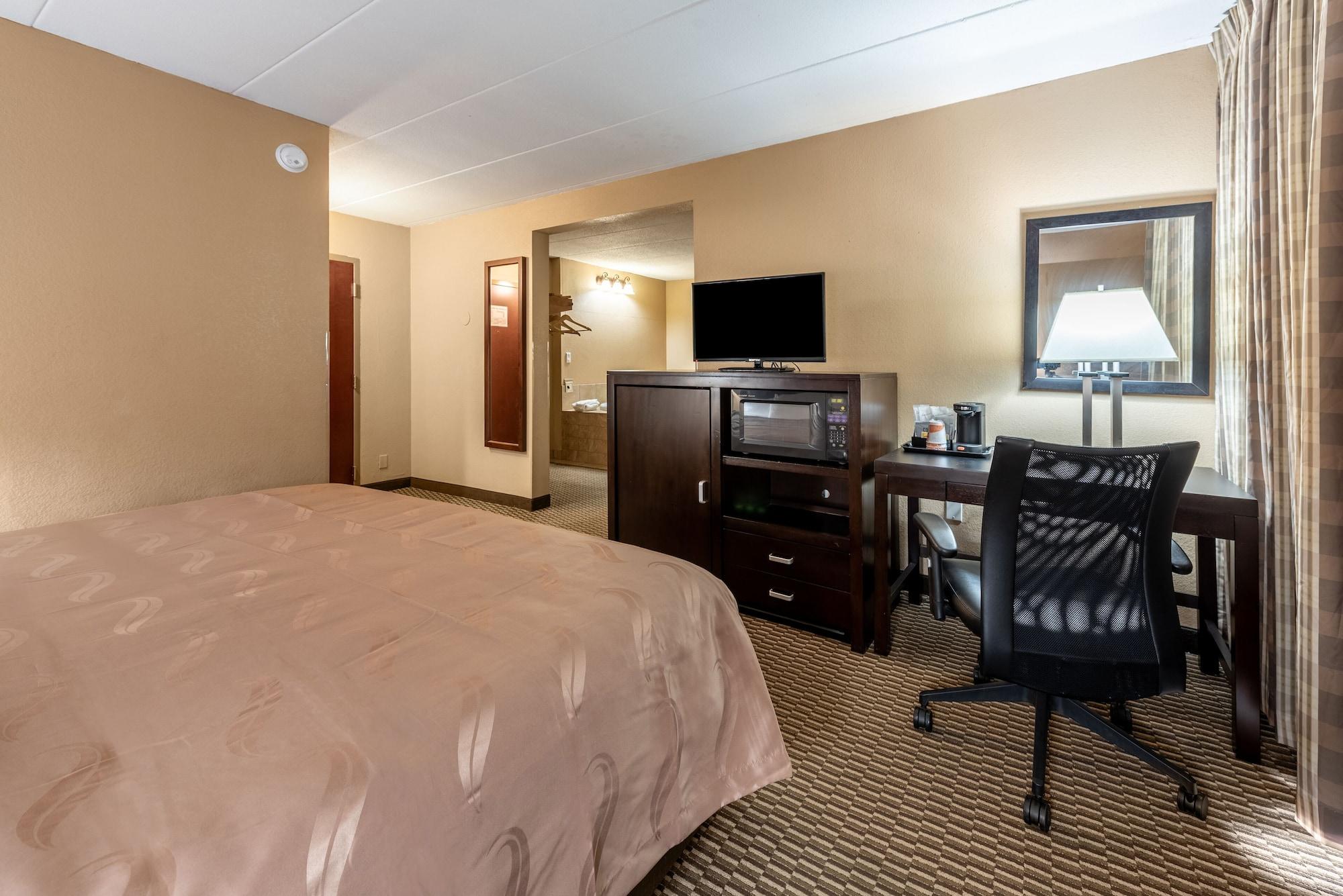 Quality Inn & Suites Cincinnati Exterior foto