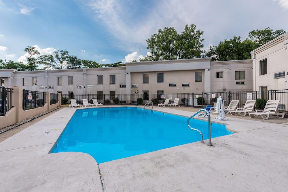 Quality Inn & Suites Cincinnati Exterior foto