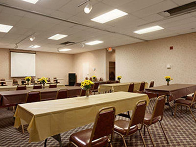 Quality Inn & Suites Cincinnati Exterior foto