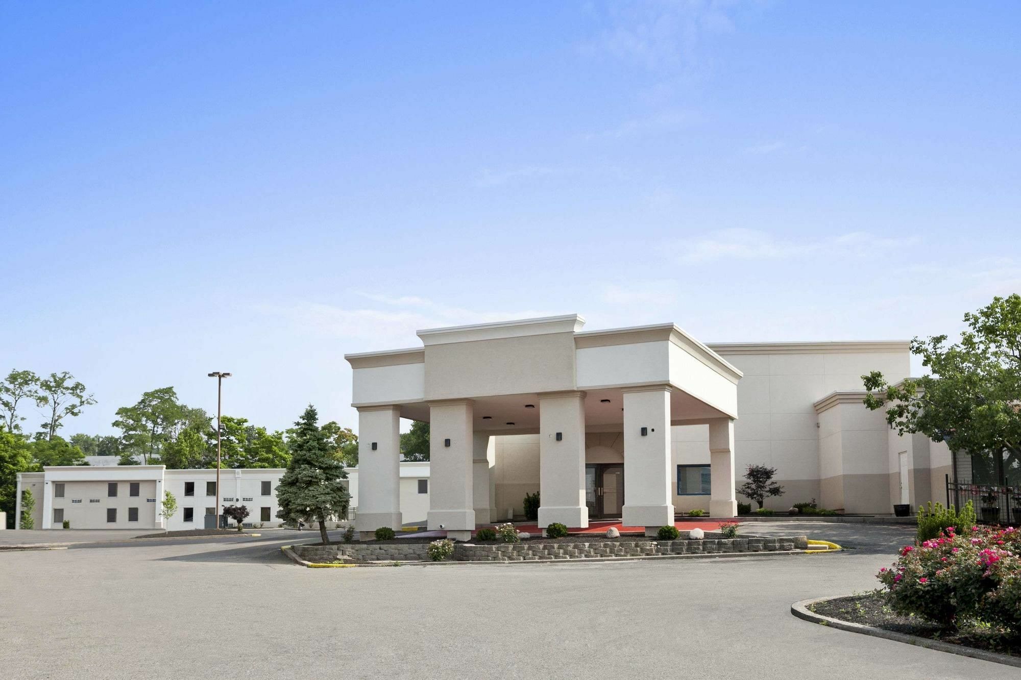 Quality Inn & Suites Cincinnati Exterior foto